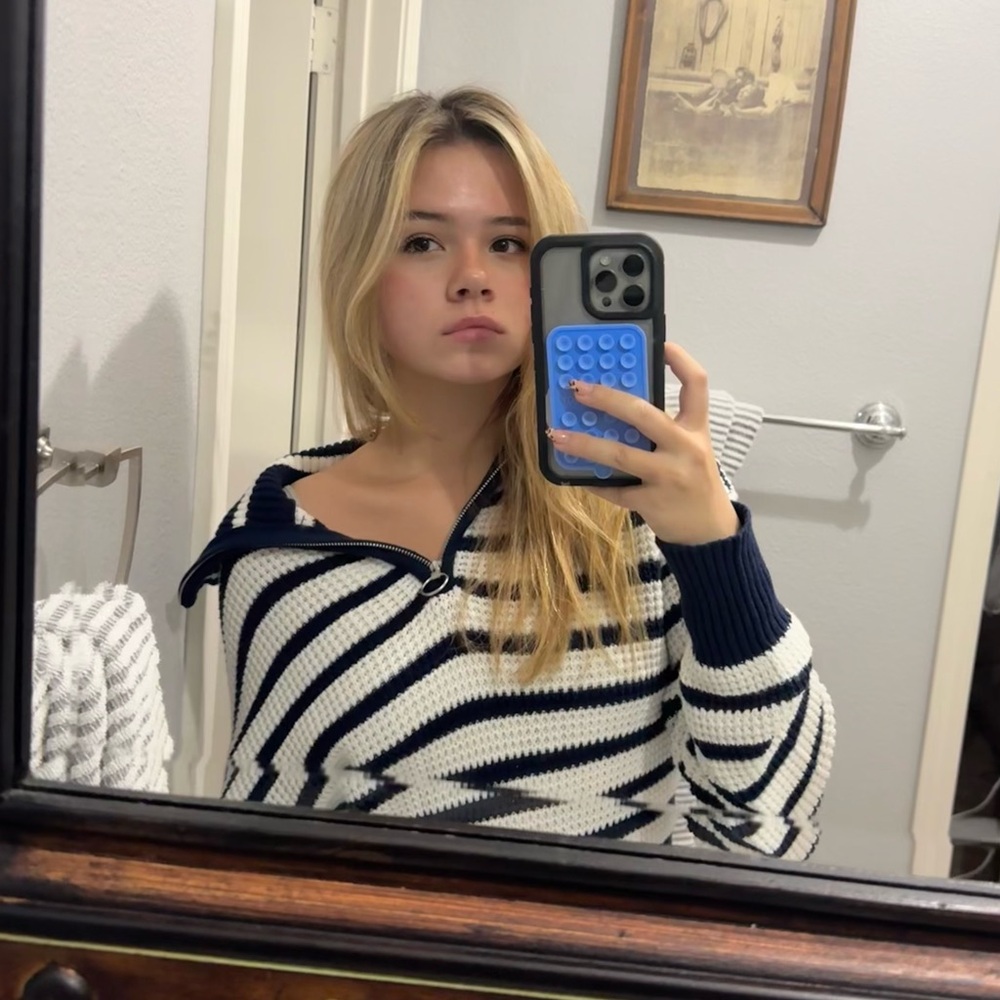 Meet your Posher, D e l a n i e